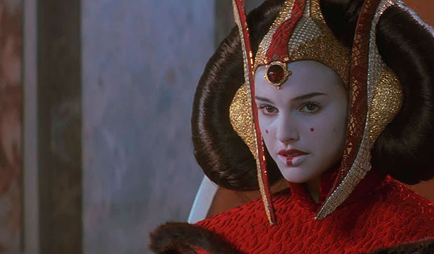 Natalie Portman como Reina Amidala en La amenaza fantasma (1999)